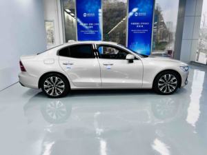 <span class=keywords><strong>Volvo</strong></span> S60 B4 haut de gamme 2023 avec conduite à gauche, moteur 2.0T, finition Luxe, berline haut de gamme pour les acheteurs professionnels et particuliers en Arabie Saoudite - Product Image 3