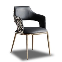 Chaise de salle à manger en métal de style italien, accoudoirs imprimés léopard, design minimaliste moderne, revêtement en tissu, chaise de bar haut de gamme pour usage domestique