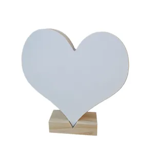Papan kosong berbentuk hati kayu berdiri bebas dengan dasar terpisah berdiri putih dicat Panel kosong untuk mencetak foto di kayu