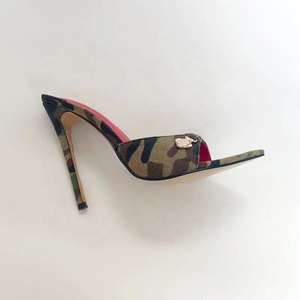 Sandales à bout ouvert camouflage pour femme, talons aiguilles fins, chaussures habillées, décorations métalliques, mules à talons hauts fins ornées de diamants, claquettes en jean - Product Image 5
