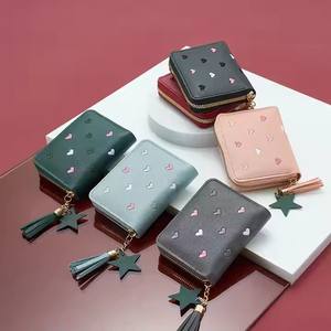 THK0176 Vente en gros de portefeuilles porte-monnaie courts multifonctionnels de style mignon pour femmes, portefeuille à glissière avec pompon - Product Image 6