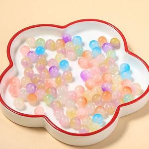 Cuentas de vidrio de 10 mm de color rojo brillante, sensibles a los rayos UV, que cambian de color, 6 colores aleatorios, cuentas dispersas para la fabricación de joyería DIY. - Product Image 1