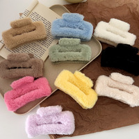 Offre Spéciale personnalisé couleur fausse fourrure moelleux Rectangle cheveux griffe élégant cheveux accessoires pour femmes et filles Styles de cheveux élégants