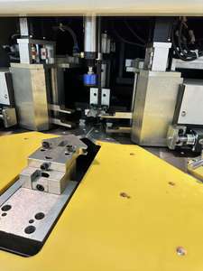 Machine de combinaison de profilés en aluminium à neuf axes, machine de sertissage d'angles en aluminium/machine de fabrication de fenêtres et de portes - Product Image 5