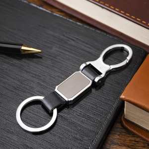 Porte-clés en cuir PU personnalisé en gros d'usine et mousqueton avec logo en relief porte-clés cadeau promotionnel pour voiture pour les propriétaires de voitures - Product Image 1