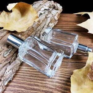 Fabricante Profesional Directamente de Fábrica, Botella de Perfume de Vidrio Personalizada de Lujo Única de 30 ml y 50 ml - Product Image 5