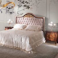 Lit King Size de style traditionnel sculpté à la main avec tête de lit capitonnée, ensembles de chambre à coucher de luxe en bois pour la maison