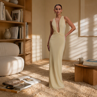 Robe de soirée Sharon Said H001 à col en V, taille naturelle, style licou, froncée, brodée, longueur ras du sol, silhouette droite
