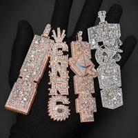 Liontin Huruf Vertikal Custom Iced Out Perak Sterling 925 Berlapis Rhodium dengan Moissanite VVS Penuh Potongan Baguette Perhiasan Hip Hop