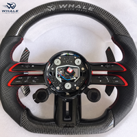 Volant sport en fibre de carbone perforée avec trois branches, palettes de changement de vitesse étendues, boutons de commande doubles, rouge