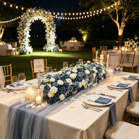 Camino de Mesa Floral Azul Marino y Blanco con Rosas Artificiales y Flores de Baby Breath para Decoración de Pasillos de Boda, Mesas y Fondos de Ceremonia