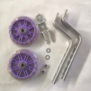 Juego de ruedas de equilibrio para bicicleta para niños, accesorios de soporte de metal en forma de L con rodamientos de bolas de poliuretano morado - Product Image 1
