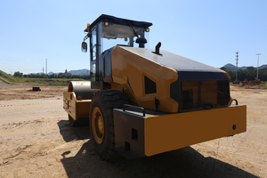 Apisonadora de Servicio Pesado de 20 Toneladas 520F para <span class=keywords><strong>Alquiler</strong></span> o Venta, Perfecta para la Base de Carreteras y la Compactación de Asfalto - Product Image 5