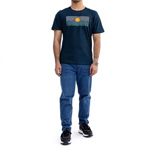 เสื้อยืดกราฟิกผู้ชายสุดฮิต ผ้าคอตตอนเจอร์ซีย์พรีเมียม เสื้อยืดลำลอง พิมพ์ลายตามสั่ง แขนสั้น รับผลิตแบบ OEM ODM ขายส่งจากโรงงาน - Product Image 1