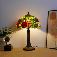 Lampu Meja Samping Tempat Tidur Gaya Eropa Amerika Pastoral Retro LED Kaca Patri Bingkai Logam Motif Bunga Mawar Murni