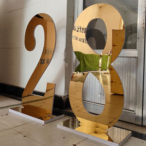 Lettere Decorative <span class=keywords><strong>Mr</strong></span> e <span class=keywords><strong>Mrs</strong></span> 4 Piedi, Insegna in MDF, Numeri in Acrilico Specchiato Oro e Argento 3 Piedi, Numeri Argentati Specchiati 4 Piedi Autoportanti - Product Image 4