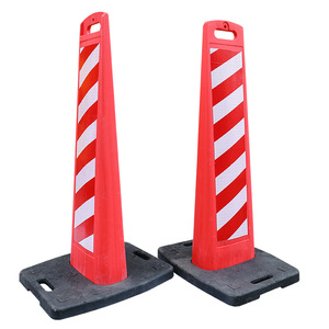 กรวยจราจรสะท้อนแสง พลาสติกสีแดงลายเส้นสีขาว ป้ายกั้นถนนเพื่อความปลอดภัย สำหรับงานก่อสร้างและการแบ่งเลน - Product Image 1