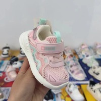 Liquidation de stocks de chaussures neuves en gros à prix réduits : sandales pour femmes, baskets pour hommes et enfants 2026