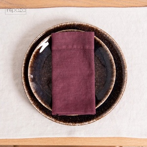 Servilleta de lino lavado a la piedra natural color Burdeos 100% - Product Image 4