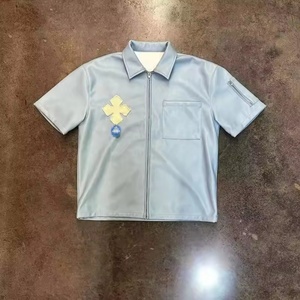 เสื้อแจ็คเก็ตหนังแบบสั่งทำ ปักลายโลโก้ เสื้อยืดทรงบ็อกซี่สไตล์วินเทจ แขนสั้น เสื้อเชิ้ตหนังซิปสำหรับผู้ชาย - Product Image 2