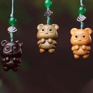 Portachiavi con Ciondolo Panda in Legno Intagliato a Mano, Ornamento Pendente in Stile Cinese, Charm per Borsa o Telefono, Souvenir Artigianale - Product Image 3