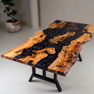 Table à manger moderne en bois massif et résine avec bord naturel, pieds en métal, taille et couleur personnalisables - Product Image 1