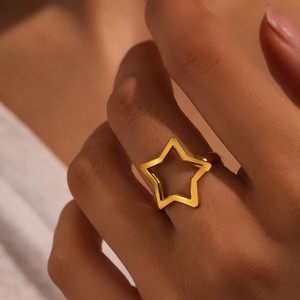 Bague ouverte réglable en acier inoxydable plaqué or 18 carats, style minimaliste japonais et coréen, anti-ternissement, étanche, motif étoile creuse - Product Image 1