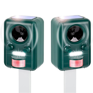 Répulsif Solaire Extérieur Infrarouge pour Animaux avec Picots Anti-Oiseaux, Flash LED Lumineux et Ultrasons pour Éloigner les Marmottes, Raton-laveurs, Cerfs et Chats - Product Image 1