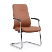 Chaise de bureau exécutive ergonomique moderne et contemporaine en cuir, dossier moyen, siège pivotant réglable en hauteur, base métallique pour usage en atelier