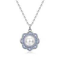 Collier pendentif double couche en argent sterling S925 avec moissanite taille princesse et perle d'eau douce blanche en forme de tournesol pour femme
