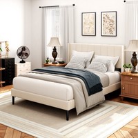 Premium Modernes Beige Samt-Polsterbett mit Flügelkopfteil, Tiefenknopfheftung und Massiver Lattenrostbasis für Luxus-Apartment-Schlafzimmer