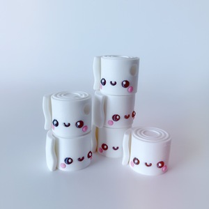 Llavero dispensador de papel higiénico con forma de caca impreso en 3D, un divertido juguete de broma, un adorno colgante peculiar y amusador, un pequeño regalo - Product Image 1