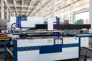 Prensa Plegadora Inteligente Sincronizada Yichang, Máquina de Plegado de Acero al Carbono de Alta Rigidez Automática - Product Image 1