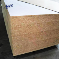 OSB et contreplaqué mélaminés à prix abordables et avantageux, contreplaqué 4x8 avec revêtement de qualité E0 pour la décoration intérieure