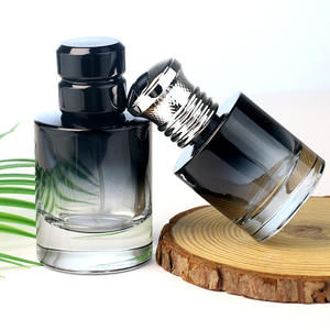 Bouteille de <span class=keywords><strong>parfum</strong></span> vide rechargeable pour hommes de couleur dégradée Botol 30ml atomiseur de Cologne cylindrique bouteille de <span class=keywords><strong>parfum</strong></span> en verre de pulvérisation ronde - Product Image 3