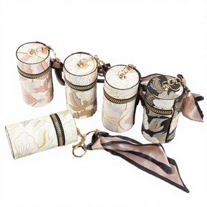 Sac de voyage portable pour rouge à lèvres et gloss en PU, avec miroir cœur, pour marque privée, vente en gros, vide, avec porte-clés, pour huile à lèvres - Product Image 4