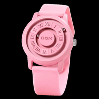 Reloj deportivo cronógrafo de cuarzo de lujo para hombre con puntero de desplazamiento creativo y banda de cuero de fuerza magnética