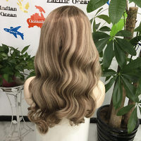 Perruque Lace Front Transparente 13*4 Personnalisée avec Mèches Ombrées Couleurs Marron et Cheveux Ondulés