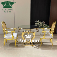 Table à gâteau en cristal base de cœur table et chaises en acier inoxydable doré pour événement