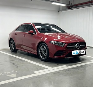 Popular Sedán Deportivo B-enz a 180L 2021 en Excelente Estado Es un Auto de 3 Puertas con Interior Oscuro y Asientos de Cuero - Product Image 1