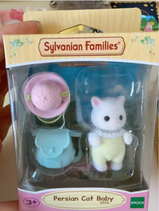 <span class=keywords><strong>Sylvanian</strong></span> Families <span class=keywords><strong>Chat</strong></span> Persan Bébé Boîte Mystère, Figurine de Collection Tendance avec Chapeau et Accessoires Sac à Dos pour Jeu de Scène - Product Image 1