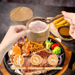 กล่องใส่เกลือไม้กระถินพร้อมช้อนในตัว ป้องกันฝุ่น กล่องเกลือไม้แท้พร้อมฝาปิดแบบหมุนได้ - Product Image 1