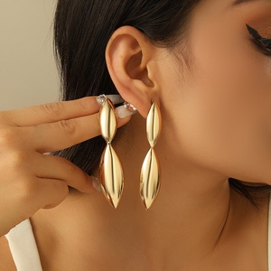 Boucles d'oreilles pendantes goutte d'eau Jingciren Boutique, style INS doré, pour femme, luxe léger et haut de gamme - Product Image 1