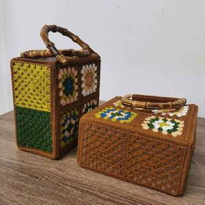 Sac à bandoulière vintage en crochet avec fermeture éclair, en polyester, motif floral patchwork, portable et tendance, idéal pour les vacances - Product Image 2