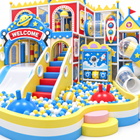 Structure de jeu d'intérieur personnalisée pour enfants : Toboggan, jeux d'escalade, piscine à balles et structure de jeu doux