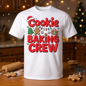 T-shirt natalizia Cookie Baking Crew con simpatico design natalizio in stile gingerbread - Product Image 2