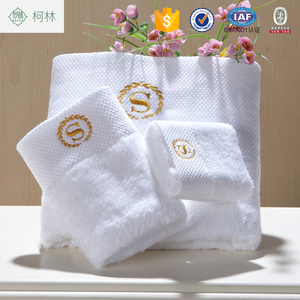Juego de Toallas Blancas de Algodón 100% con Ribete Dobby y Logotipo Bordado para Hotel, Manos, Cara y Baño - Product Image 5
