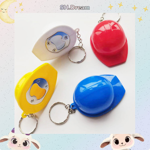 Llavero Multifuncional Creativo con Abrebotellas en Forma de Casco, Colgante para Llaves, Herramienta Pequeña y Práctica de Llevar - Product Image 2