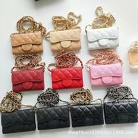 Porte-cartes mini matelassé en cuir caviar avec chaîne, sac banane classique pour femme