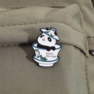 Panda bebiendo té esmalte Pin <span class=keywords><strong>relajante</strong></span> oso broche solapa insignia mochila accesorios joyería regalo para amigos - Product Image 3